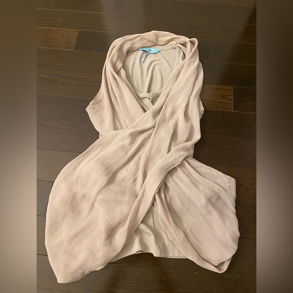 Guess by Marciano Top for Women - Picture 1 of 3